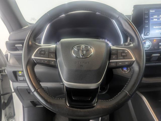 used 2022 Toyota Highlander car, priced at $34,392