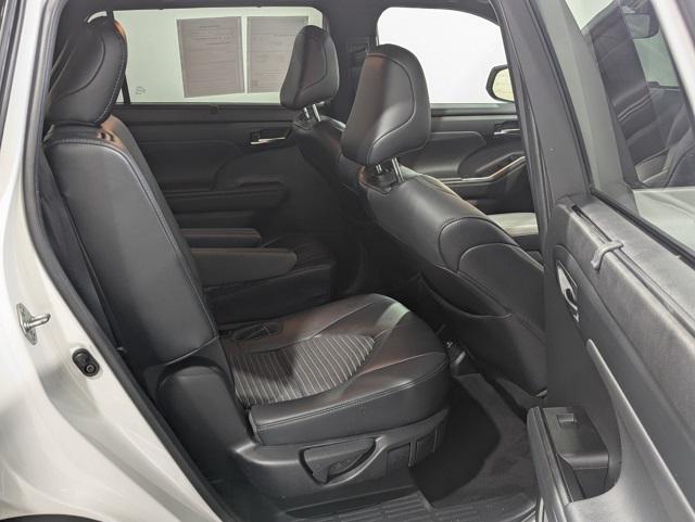 used 2022 Toyota Highlander car, priced at $34,392