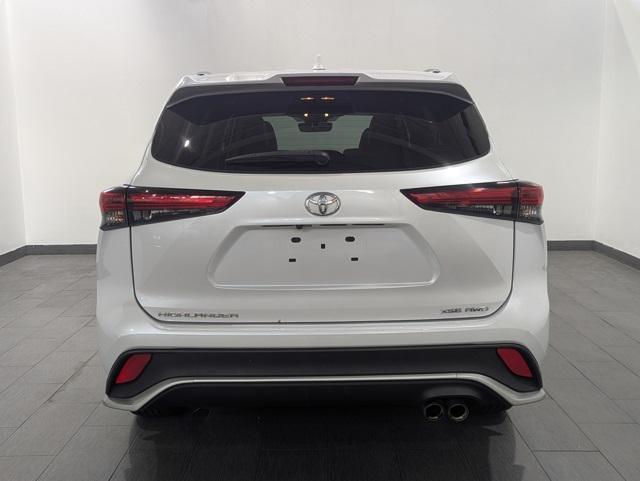 used 2022 Toyota Highlander car, priced at $34,392