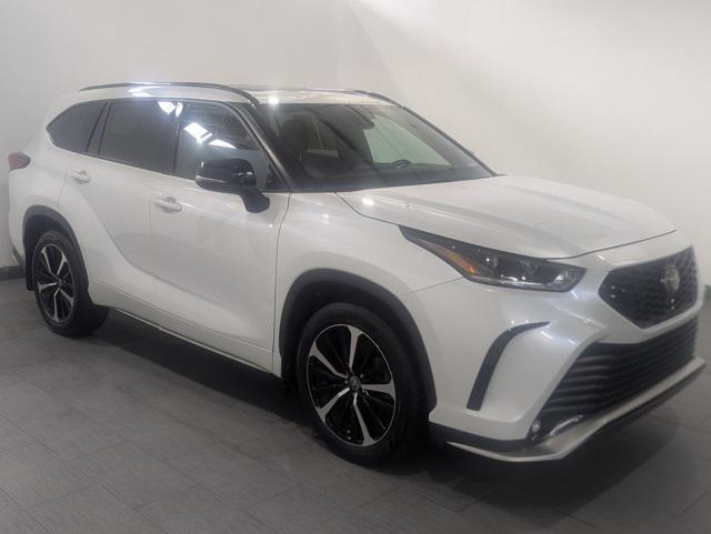 used 2022 Toyota Highlander car, priced at $34,392