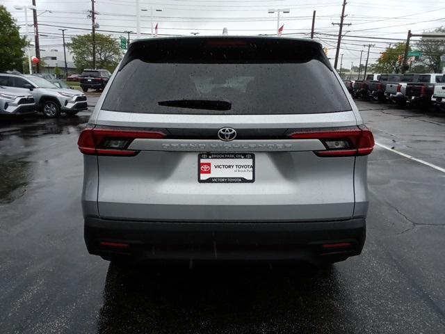 new 2025 Toyota Highlander car, priced at $43,193
