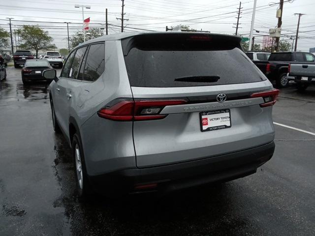 new 2025 Toyota Highlander car, priced at $43,193