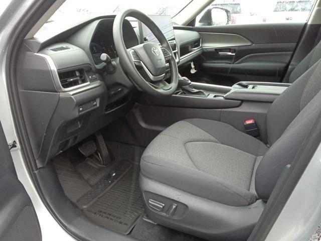 new 2025 Toyota Highlander car, priced at $43,193