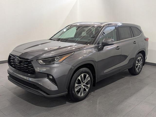 used 2022 Toyota Highlander car, priced at $39,999