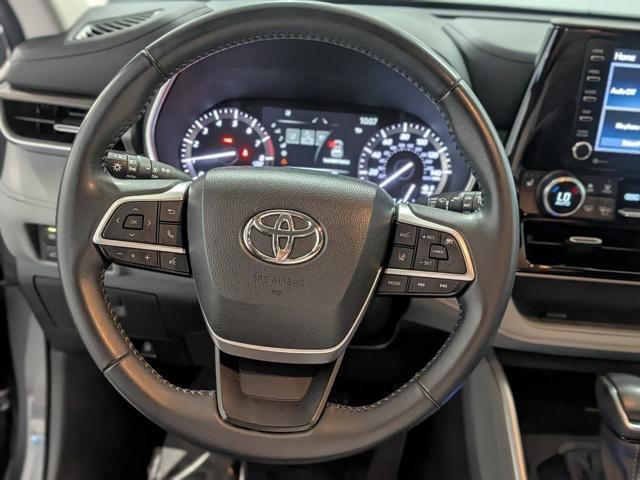 used 2022 Toyota Highlander car, priced at $39,999