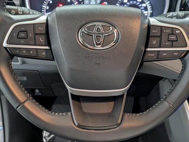 used 2022 Toyota Highlander car, priced at $39,999