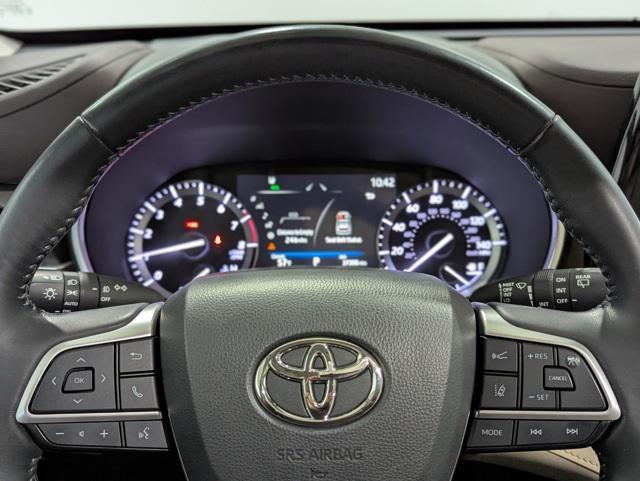 used 2022 Toyota Highlander car, priced at $36,209