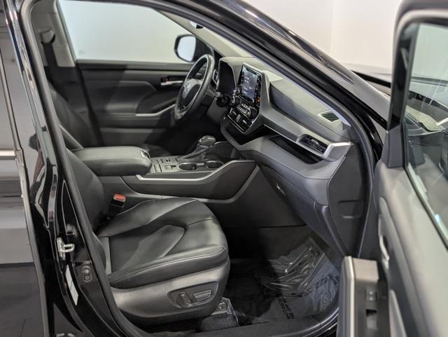 used 2022 Toyota Highlander car, priced at $39,799