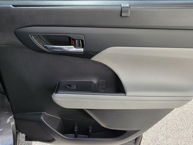 used 2022 Toyota Highlander car, priced at $34,450