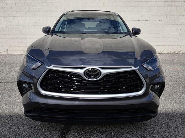 used 2022 Toyota Highlander car, priced at $34,450