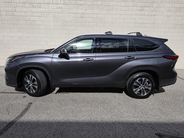 used 2022 Toyota Highlander car, priced at $34,450