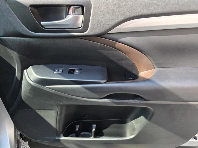 used 2019 Toyota Highlander car, priced at $26,999