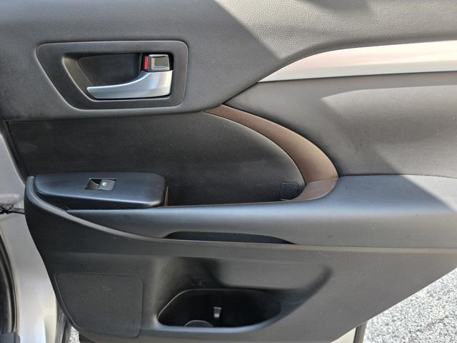 used 2019 Toyota Highlander car, priced at $26,999