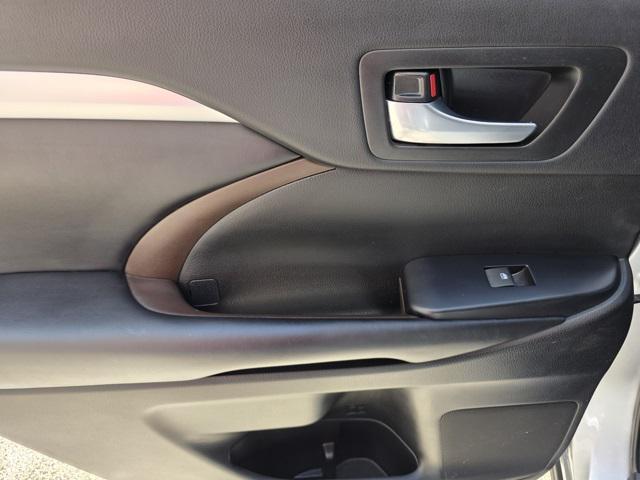 used 2019 Toyota Highlander car, priced at $26,999
