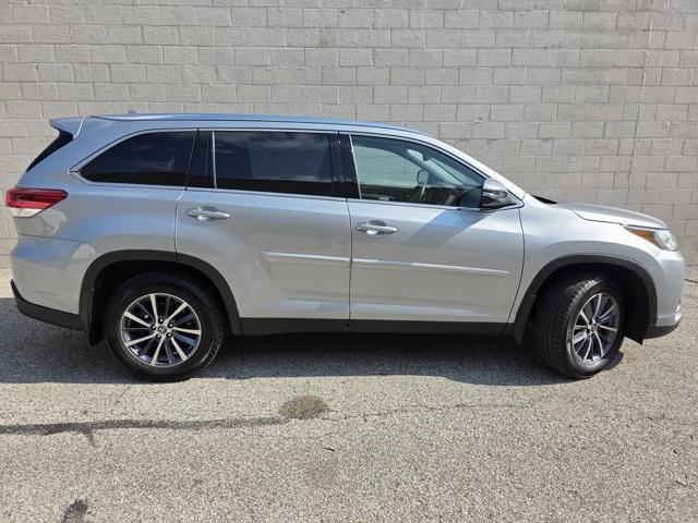 used 2019 Toyota Highlander car, priced at $26,999