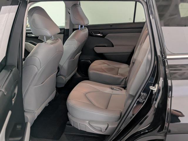 used 2023 Toyota Highlander car, priced at $45,399