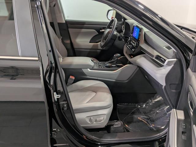 used 2023 Toyota Highlander car, priced at $45,399