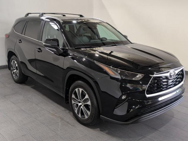 used 2023 Toyota Highlander car, priced at $45,399