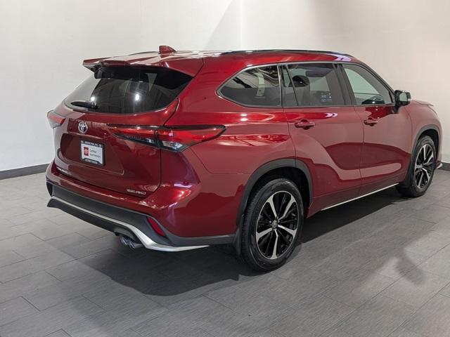 used 2022 Toyota Highlander car, priced at $39,876