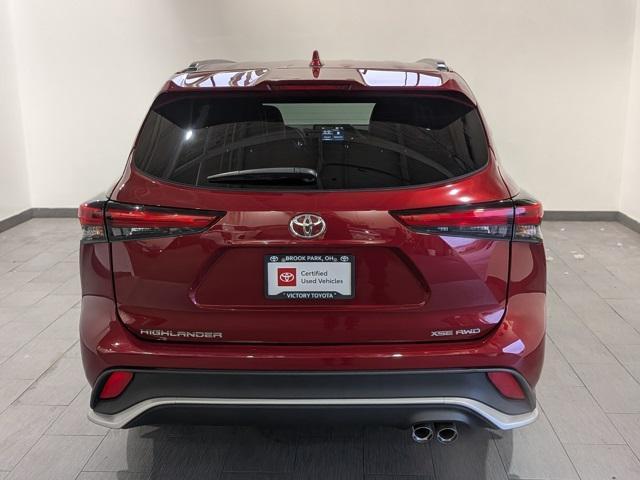 used 2022 Toyota Highlander car, priced at $39,876
