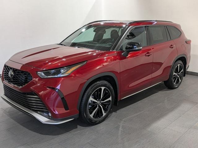 used 2022 Toyota Highlander car, priced at $39,876