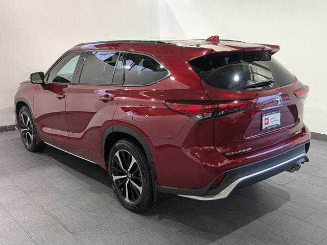 used 2022 Toyota Highlander car, priced at $39,876