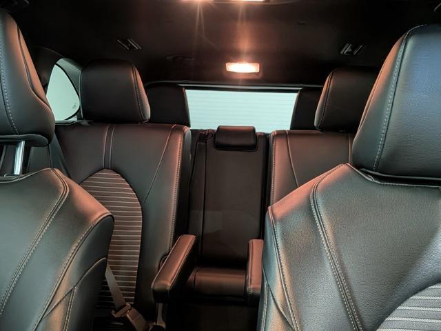 used 2022 Toyota Highlander car, priced at $39,876