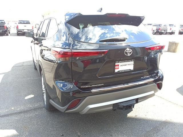 new 2025 Toyota Highlander car, priced at $55,517