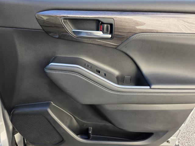 used 2023 Toyota Highlander car, priced at $45,441