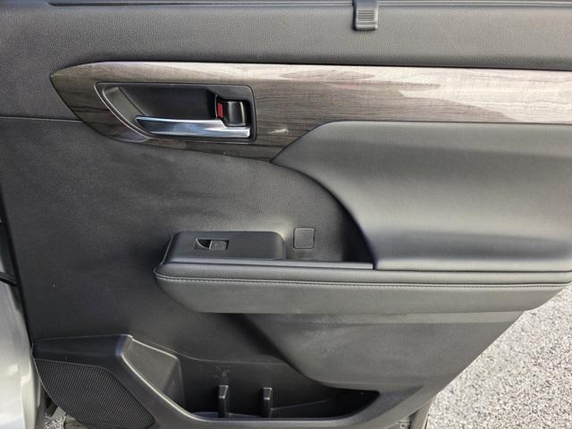 used 2023 Toyota Highlander car, priced at $45,441