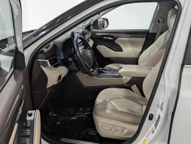 used 2021 Toyota Highlander Hybrid car, priced at $32,872