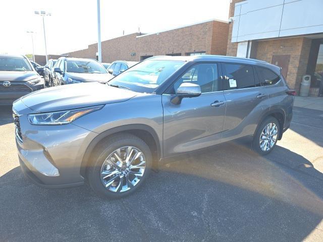 new 2025 Toyota Highlander car, priced at $53,482