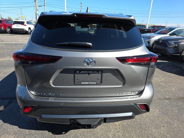 new 2025 Toyota Highlander car, priced at $53,482
