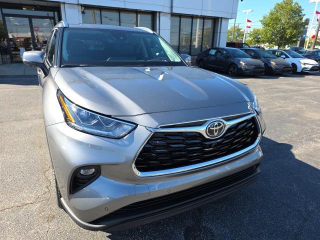 new 2025 Toyota Highlander car, priced at $53,482