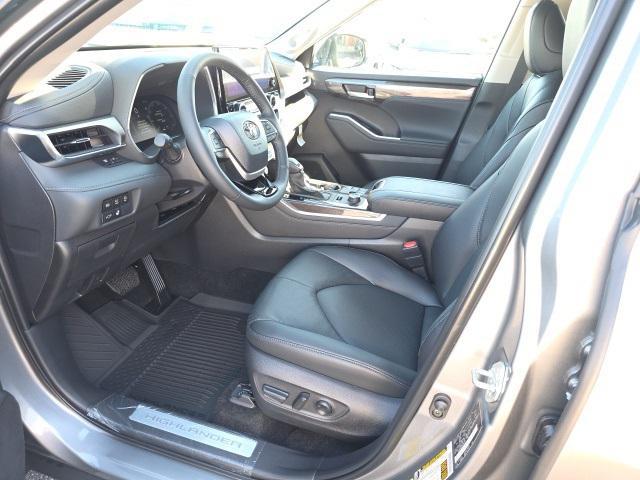 new 2025 Toyota Highlander car, priced at $53,482