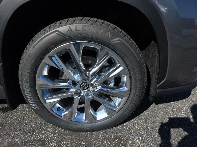 new 2025 Toyota Highlander car, priced at $53,482