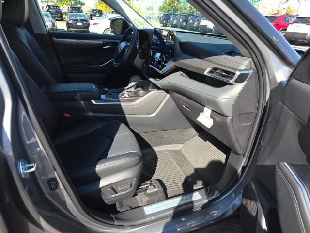 new 2025 Toyota Highlander car, priced at $53,482