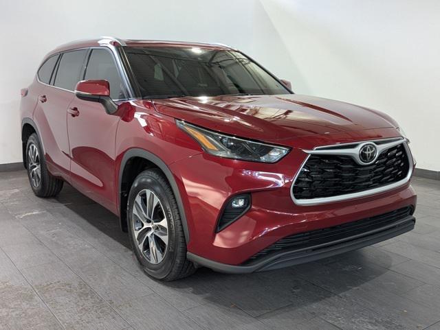 used 2022 Toyota Highlander car, priced at $38,543