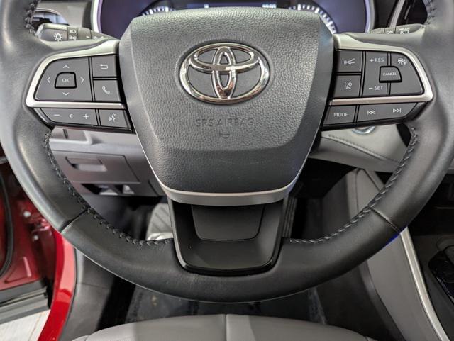 used 2022 Toyota Highlander car, priced at $38,543