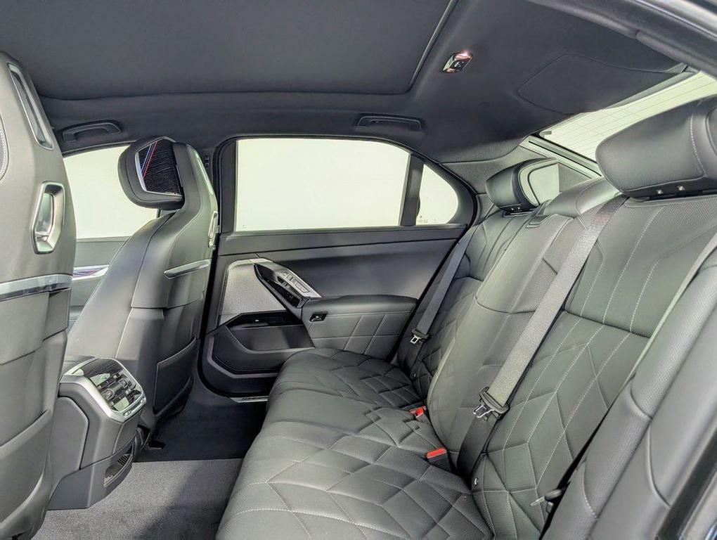 new 2025 BMW i7 car, priced at $129,425