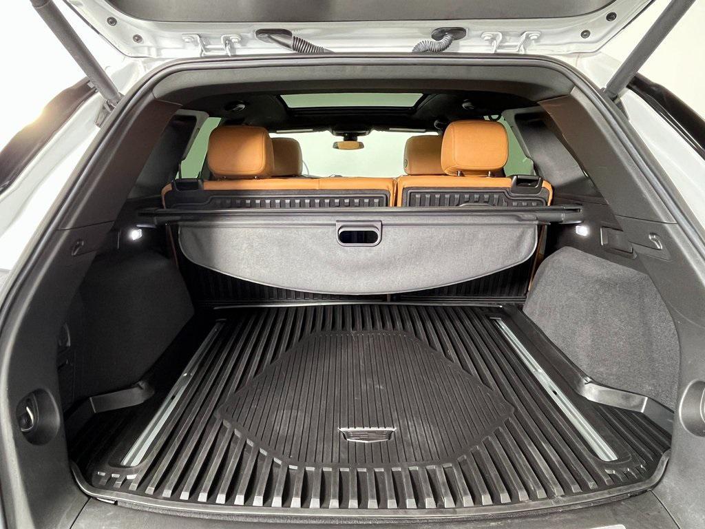 used 2022 Cadillac XT5 car, priced at $31,998