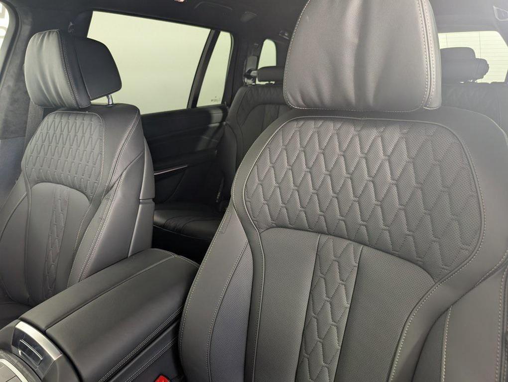 new 2026 BMW X7 car, priced at $162,625