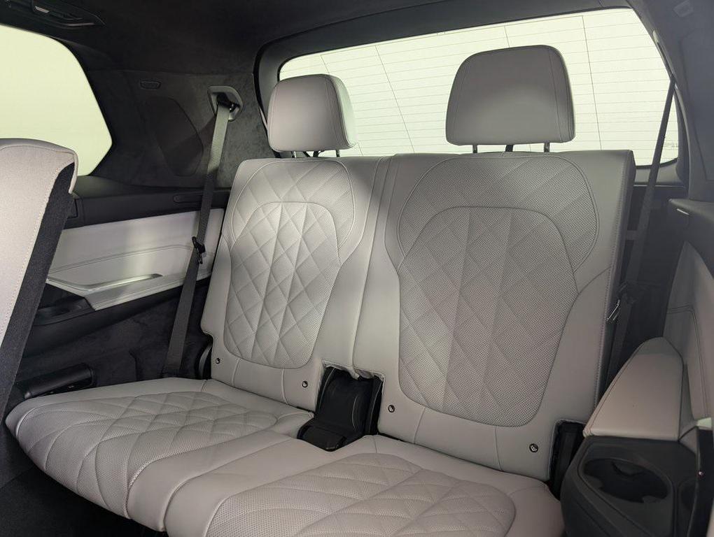 new 2026 BMW X7 car, priced at $98,580