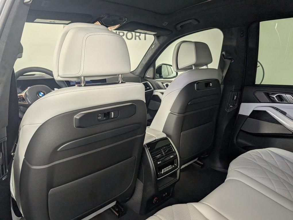 new 2026 BMW X7 car, priced at $98,580