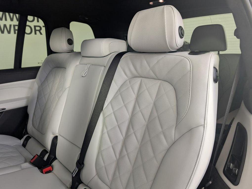 new 2026 BMW X7 car, priced at $98,580
