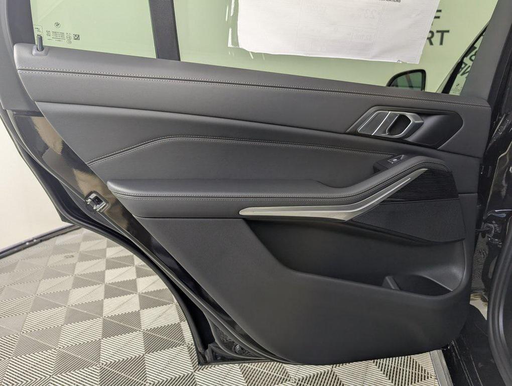 new 2026 BMW X7 car, priced at $93,725