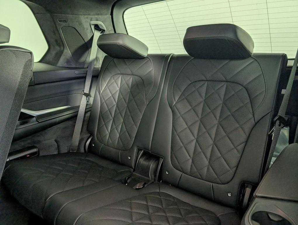 new 2026 BMW X7 car, priced at $95,375