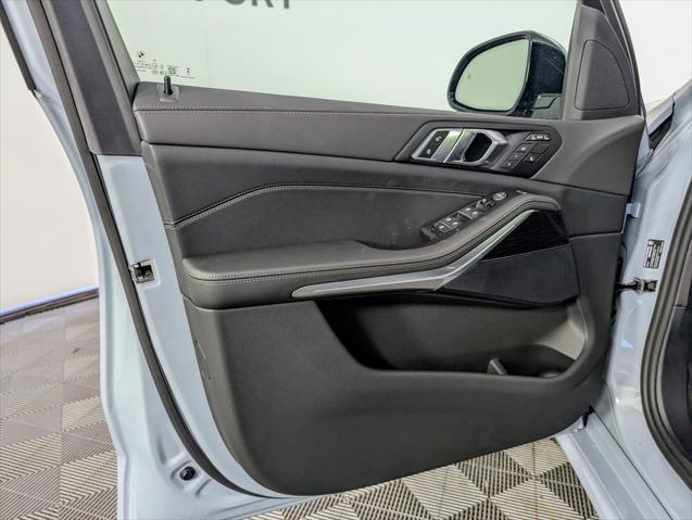 new 2026 BMW X7 car, priced at $92,025