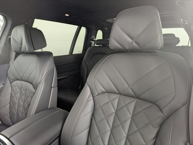 new 2026 BMW X7 car, priced at $99,880