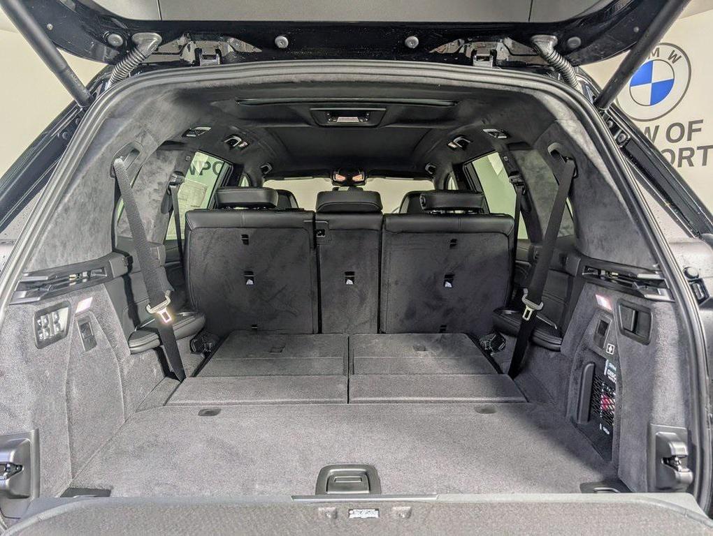 new 2026 BMW X7 car, priced at $122,680